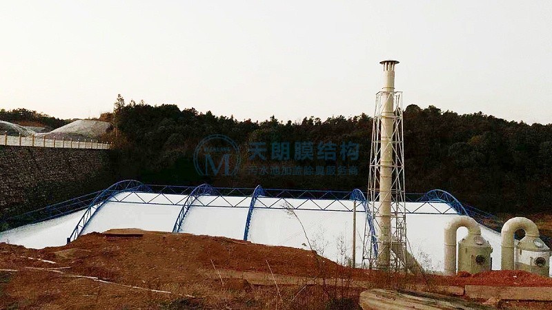 泉湖垃圾滲濾液調(diào)節(jié)池反吊膜密閉項(xiàng)目-3
